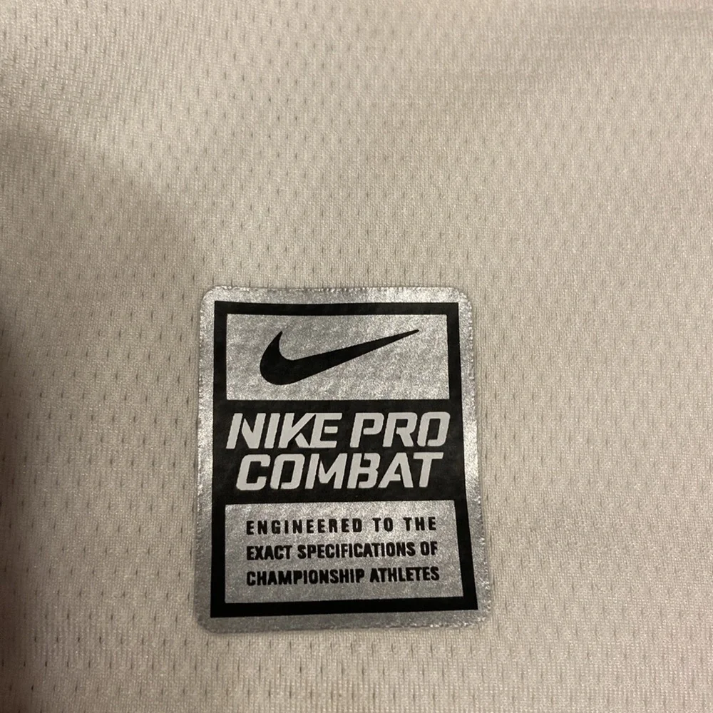 NWT NIKE Pro Combat Hyperstrong Football Base Layer - Picture 9 of 16
